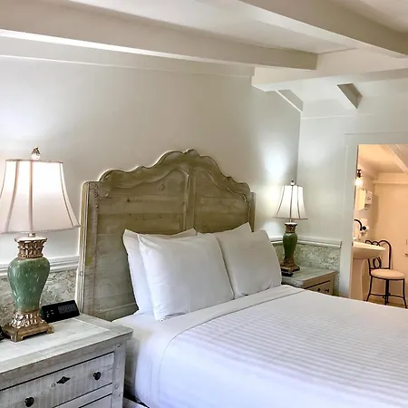 Carmel Green Lantern Inn Room photo