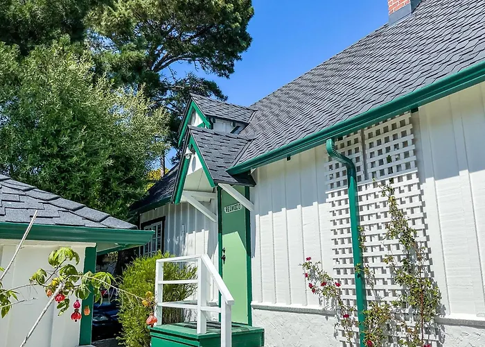 Carmel Green Lantern Inn
