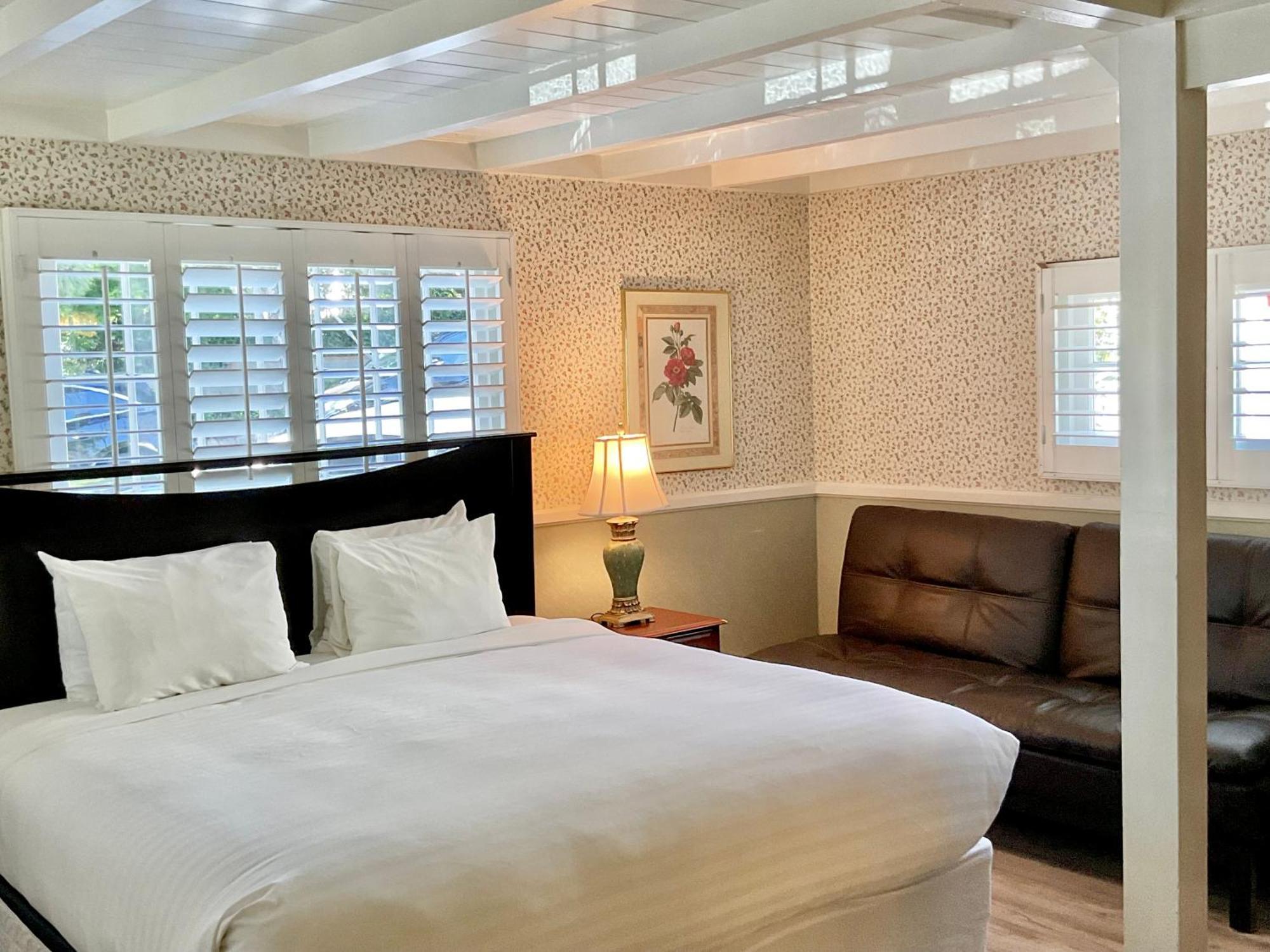Inn Lantern Carmel-by-the-Sea