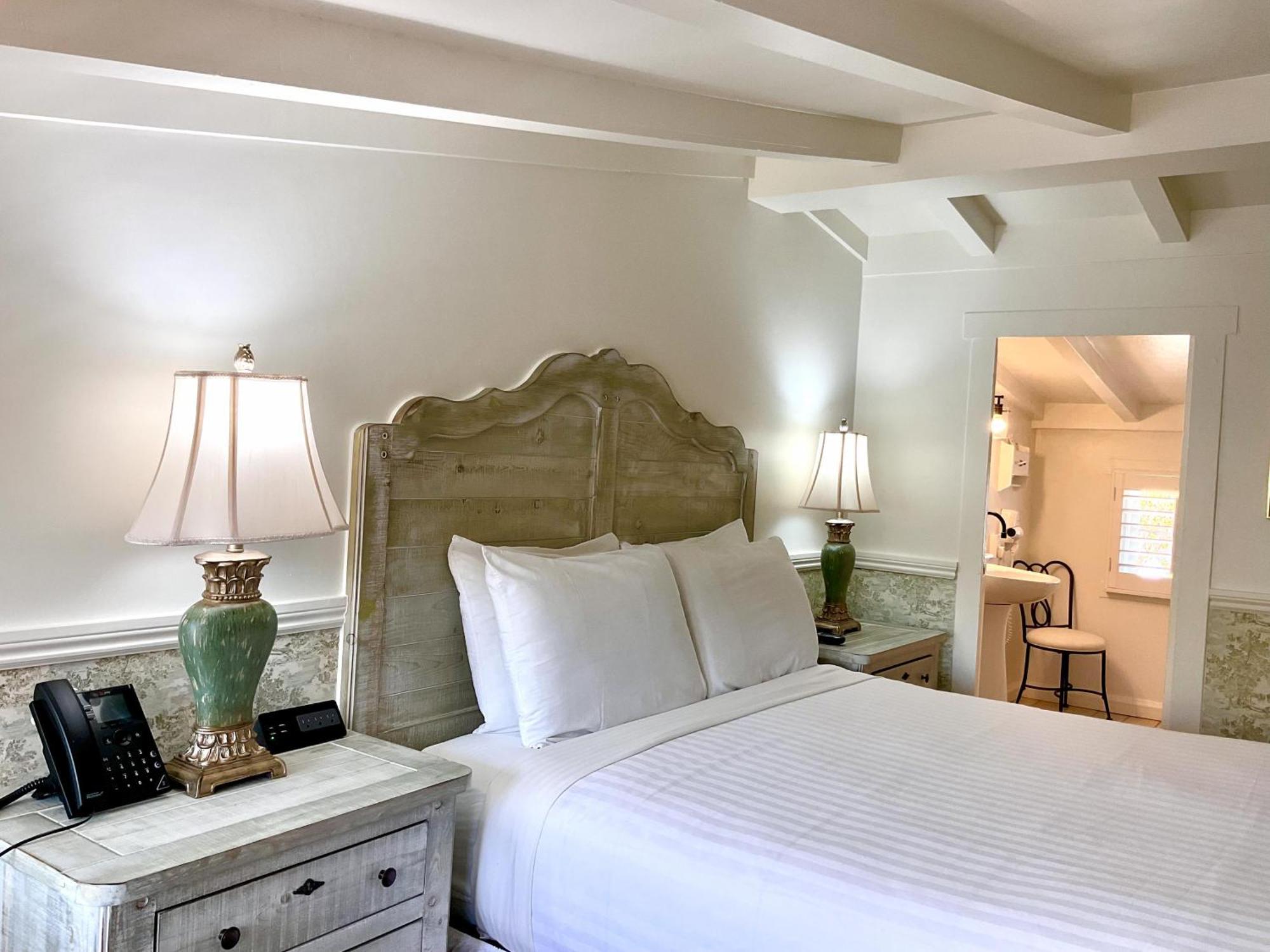 Inn Lantern Carmel-by-the-Sea
